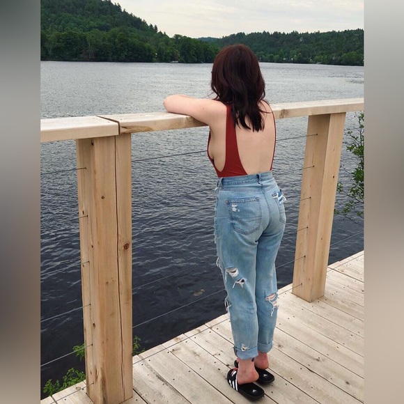 AMERICAN EAGLE light wash distressed high-rise Mom Jean - Picture 1 of 7